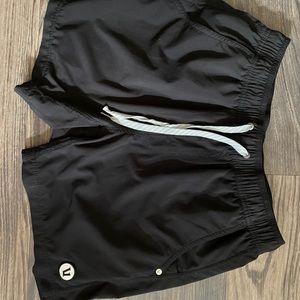 vuori kore shorts 5”.